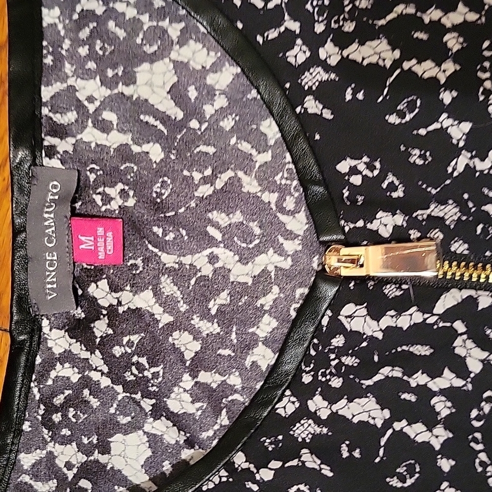 NWT Vince Camuto‎ Goth printed lace top. - Picture 2 of 6